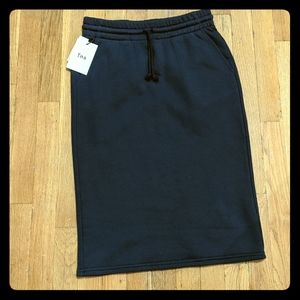Aritzia Tna fleece knit skirt, size M